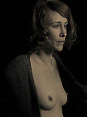 Vera Farmiga nude .